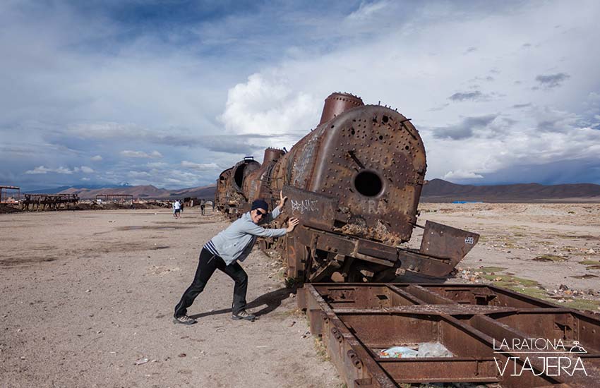 Salar-Uyuni-Cementerio-Trenes