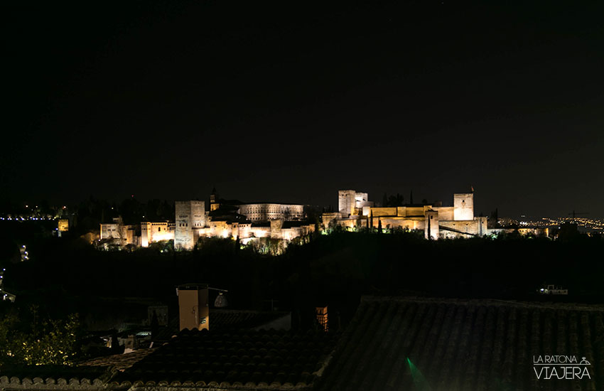 Vista nocturna de la Alhambra
